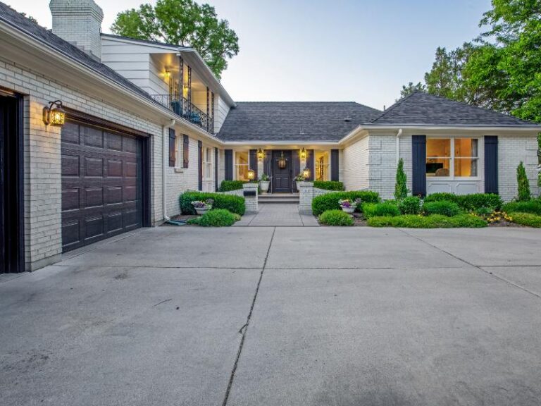 What Causes Cracks in a Cement Driveway?