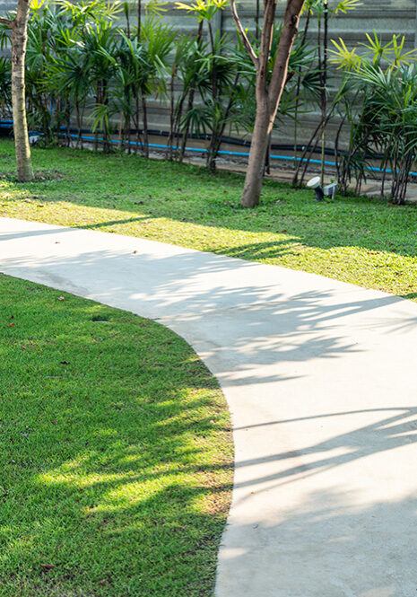 Smooth concrete walkway curve installed by D&G Cement Company in Garden City, MI